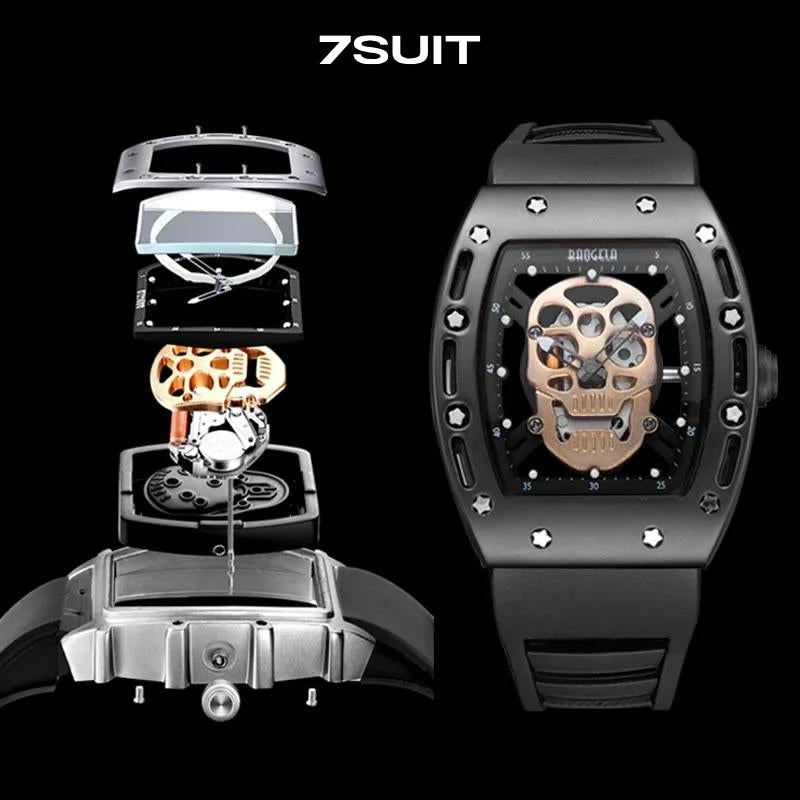 Relógio masculino 7SUIT Pirate com caveira metálica central, caixa preta robusta e pulseira ajustável. Estilo ousado e sofisticado para homens que se destacam com personalidade.