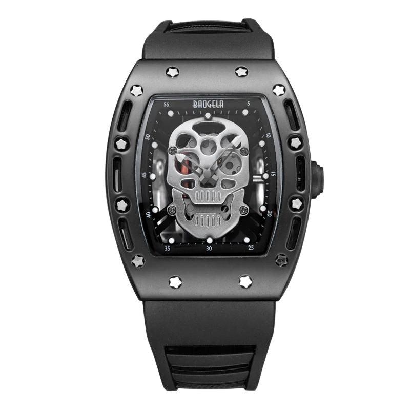 Relógio masculino 7SUIT Pirate com caveira metálica central, caixa preta robusta e pulseira ajustável. Estilo ousado e sofisticado para homens que se destacam com personalidade.